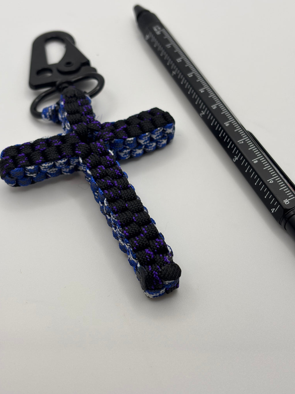 Handmade Square Knot Cross Paracord Keychain – Black & Blue image 2