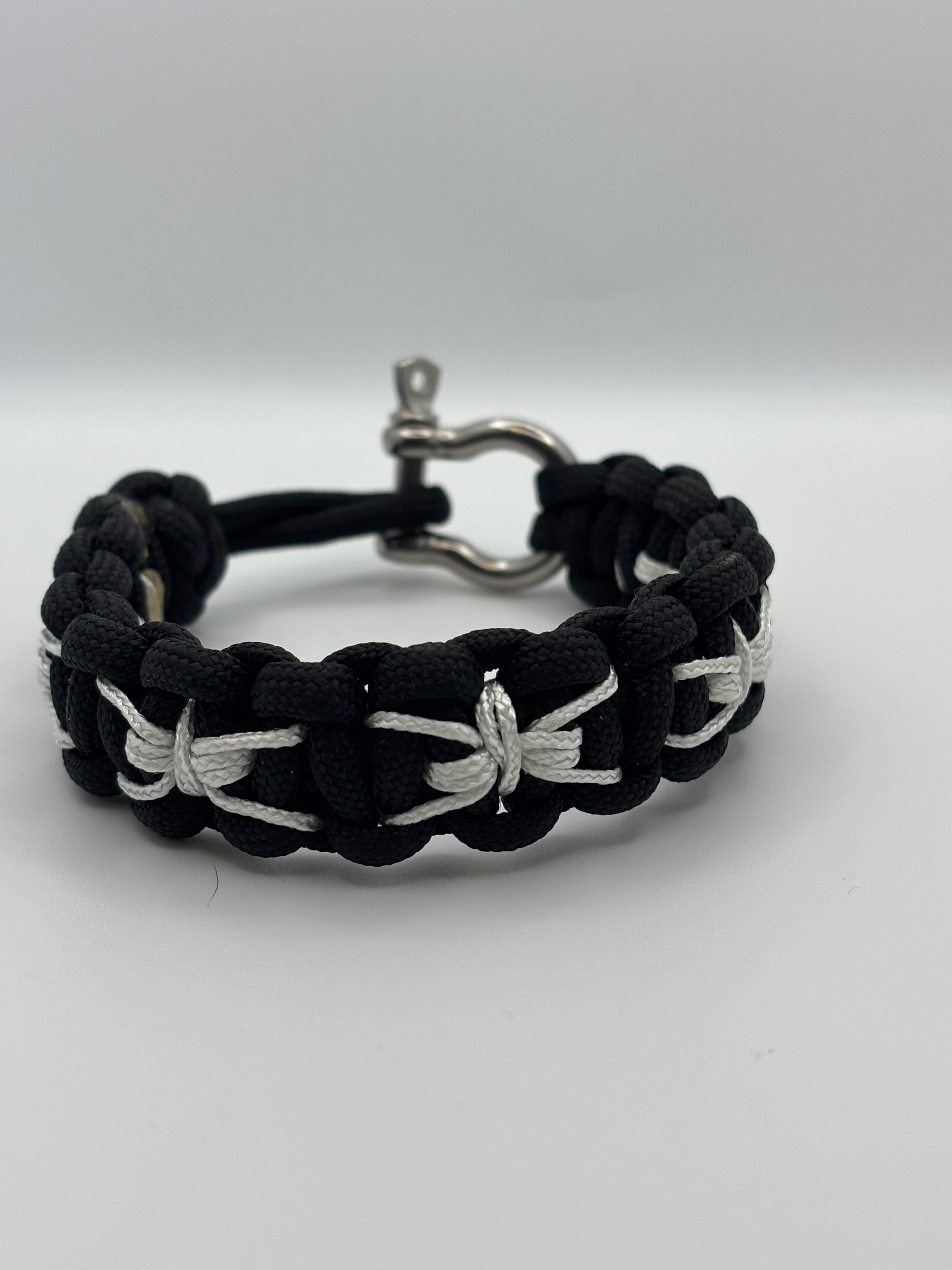 Cobra Weave with Spider Stitch Paracord Bracelet – Metal Horseshoe Clasp image 1