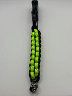 Square Knot Knife Paracord Keychain with Skull Pendant – Black & Neon Green image 2