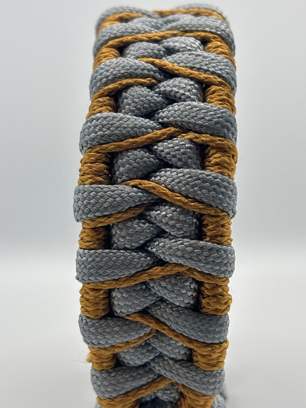 Stitched Fishtail Belly Knot Paracord Bracelet – Grey & Gold image 2