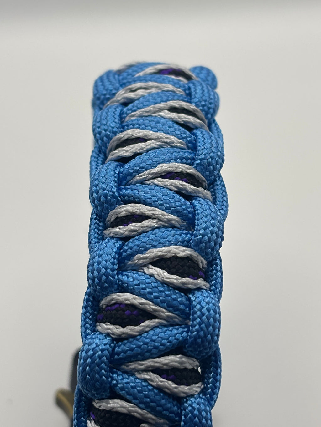Handmade Stitched Solomon Dragon Paracord Bracelet – Blue & Black image 4