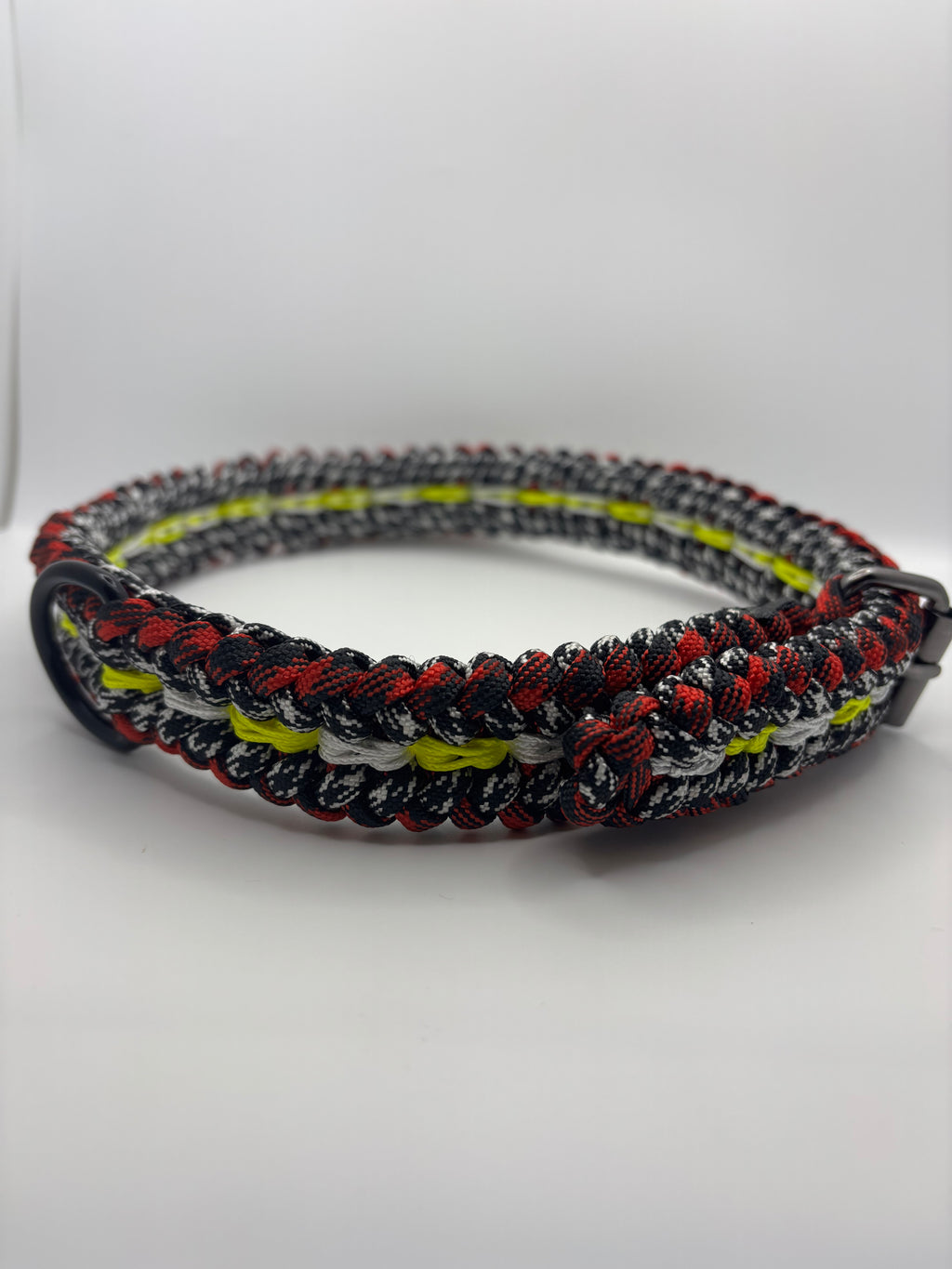 Adjustable Paracord Dog Collar – Metal Buckle (23.5”)