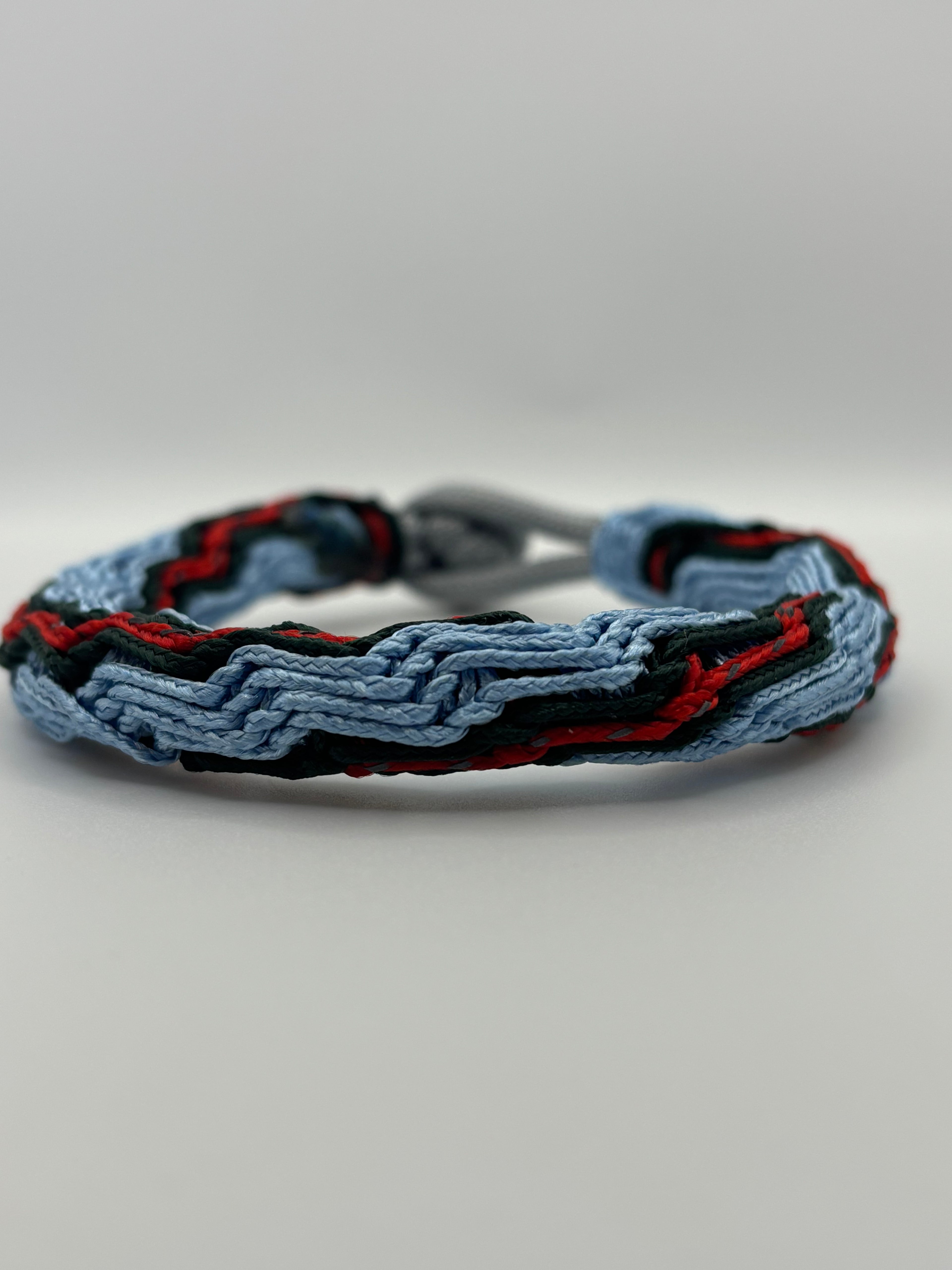 Handmade Vortex Paracord Bracelet – Adjustable Knot Clasp