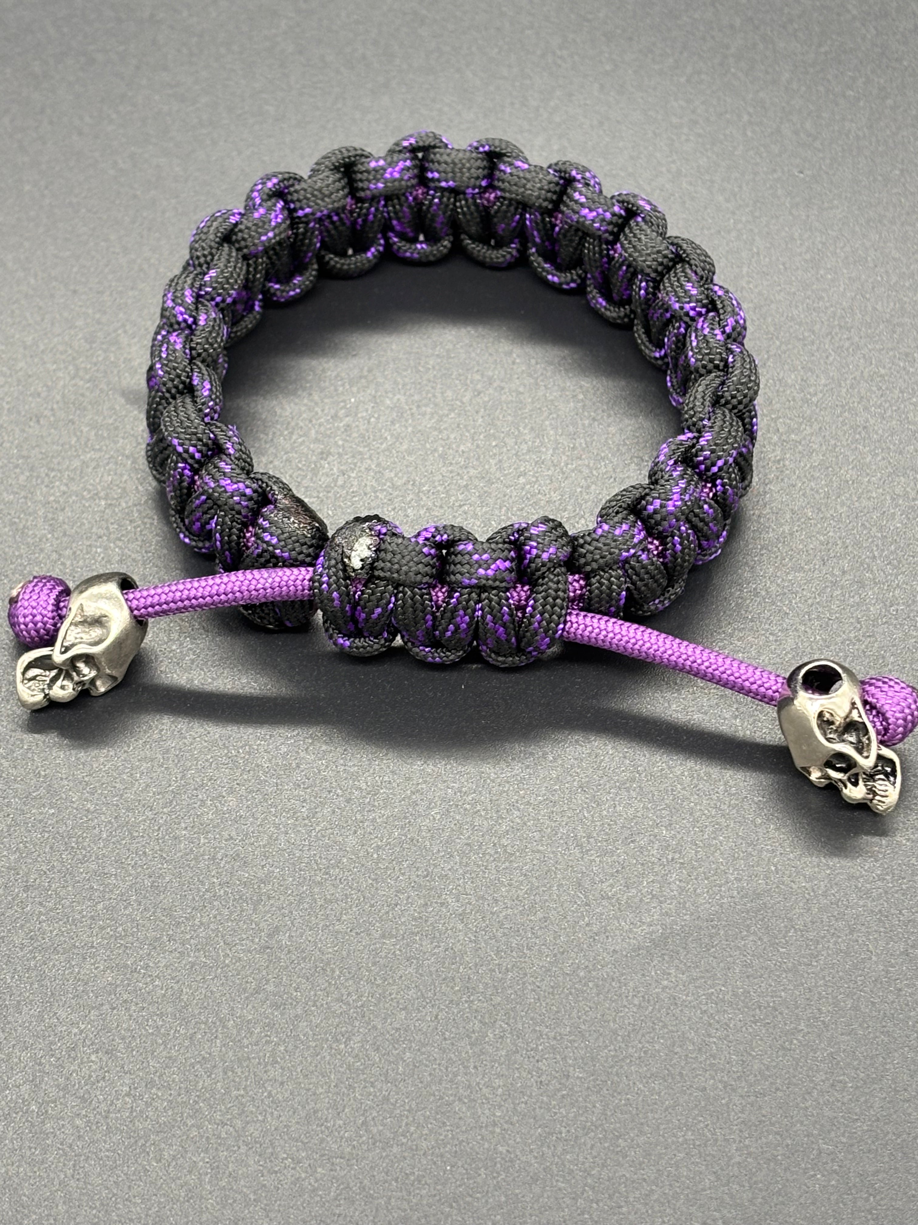 Cobra Adjustable Paracord Bracelet with Metal Skull Beads