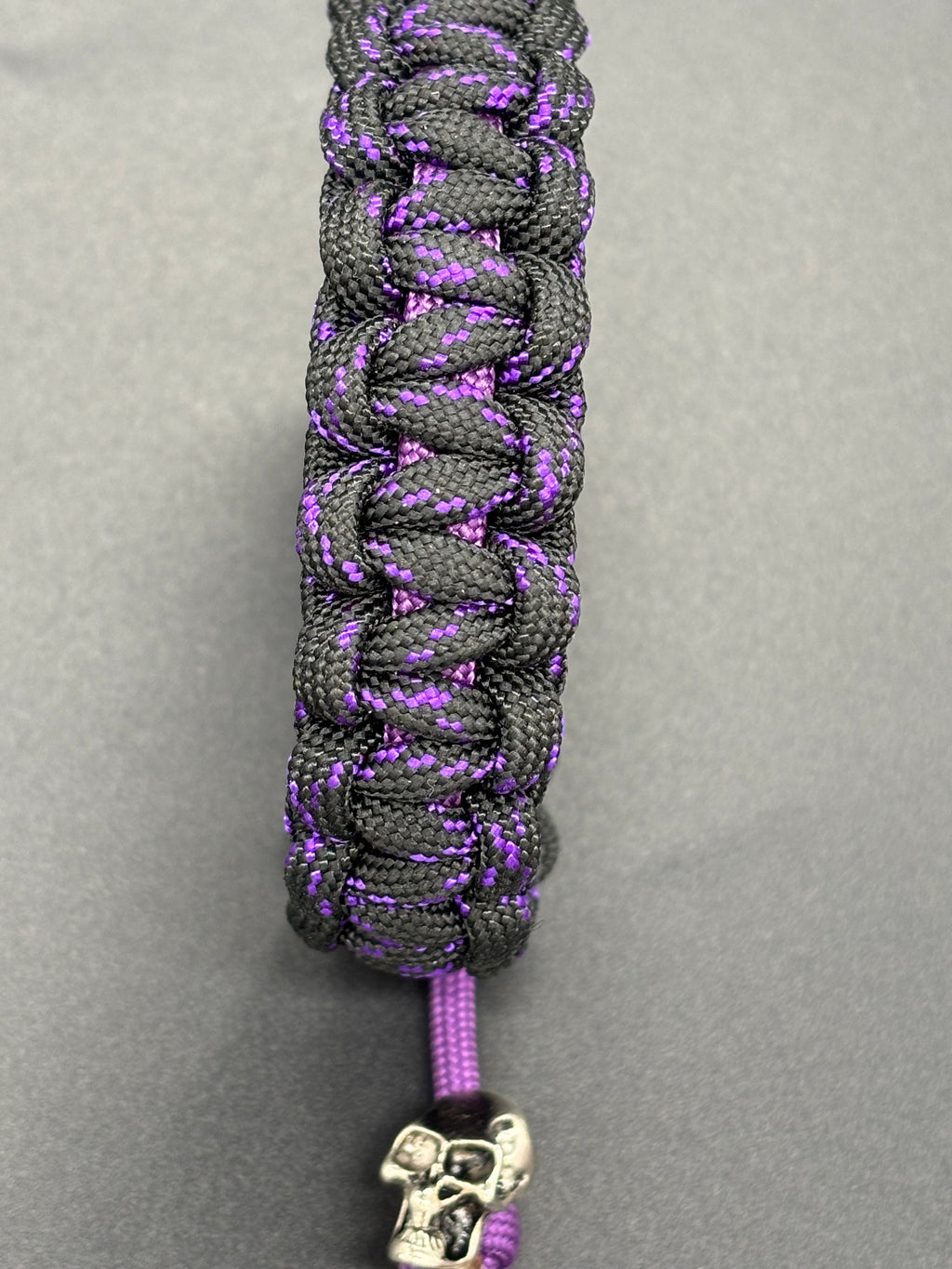Cobra Adjustable Paracord Bracelet with Metal Skull Beads