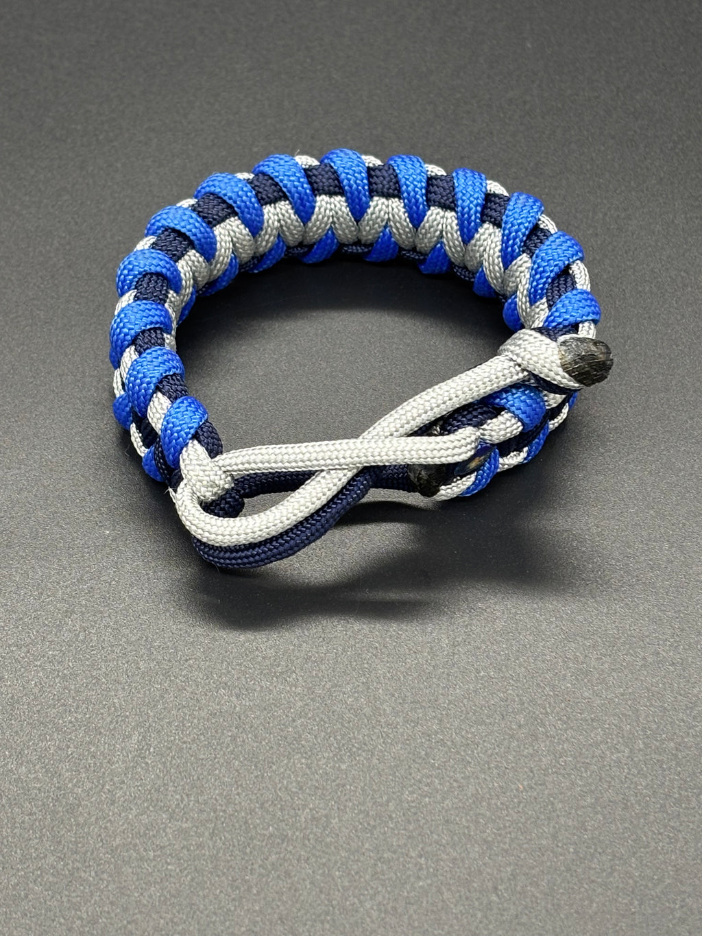 Caged Solomon Adjustable Paracord Bracelet – Blue & Silver