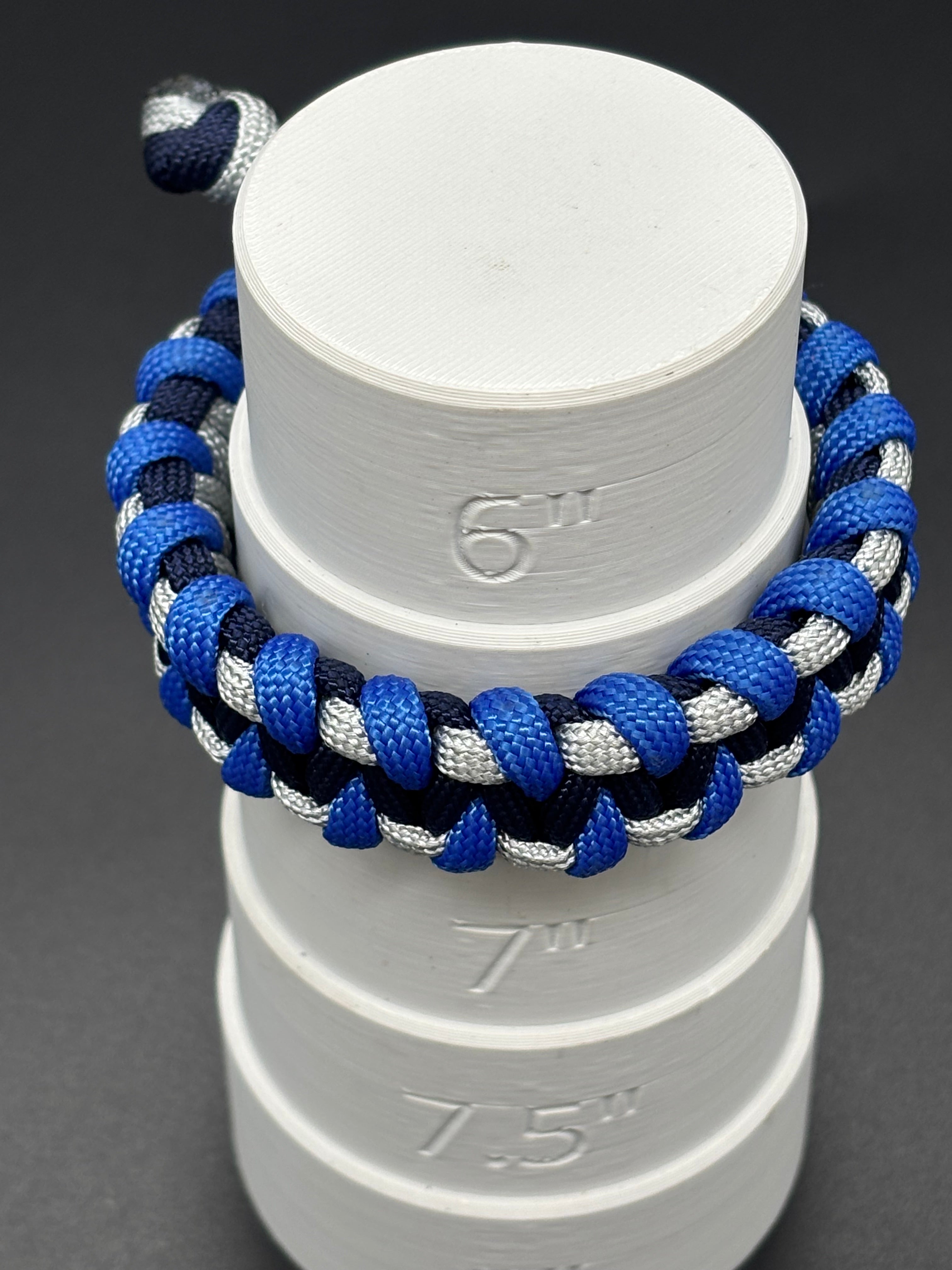 Caged Solomon Adjustable Paracord Bracelet – Blue & Silver