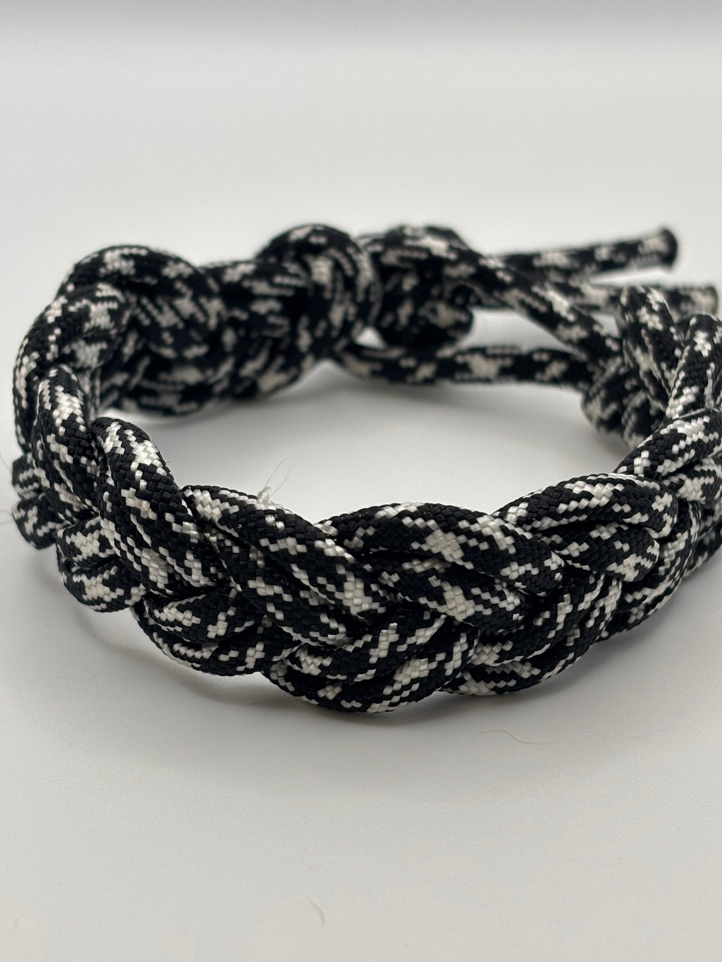 Handmade Light Double Braided Paracord Bracelet (Blk/Wht) image 0