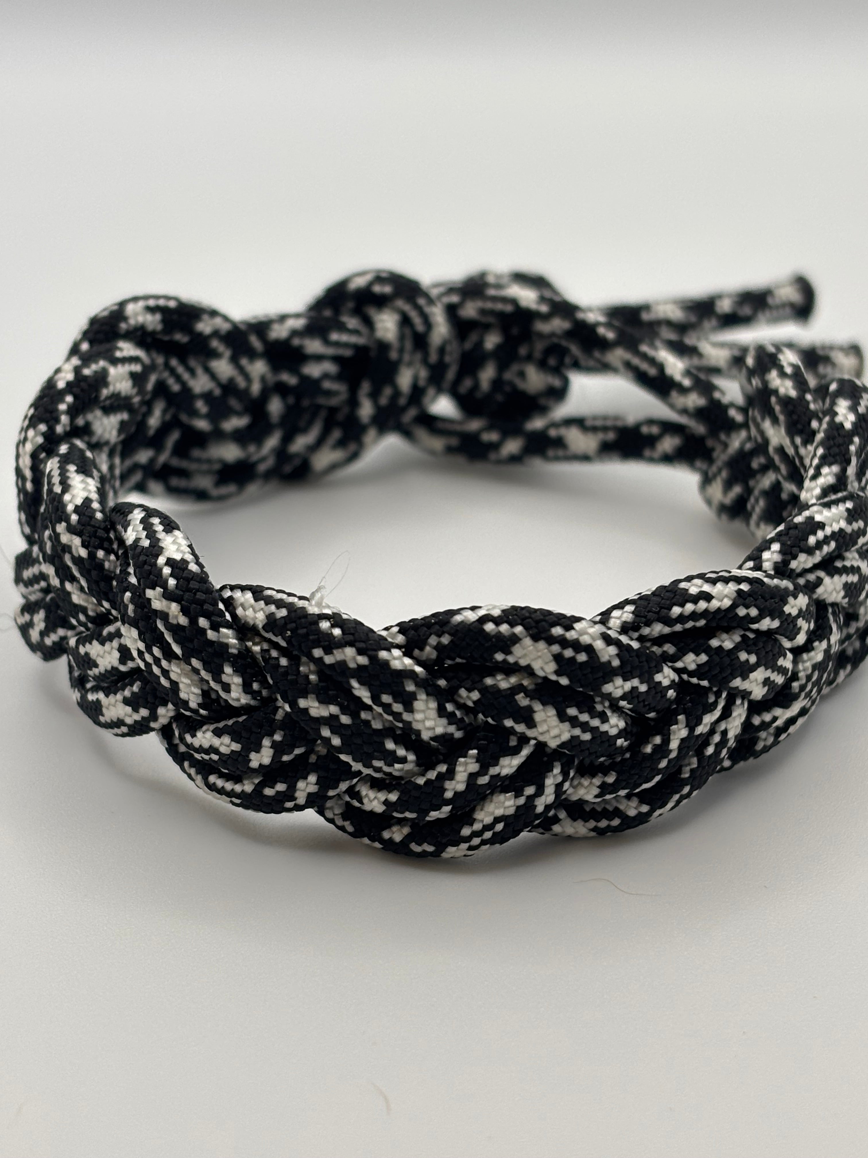 Handmade Light Double Braided Paracord Bracelet (Blk/Wht) image 0