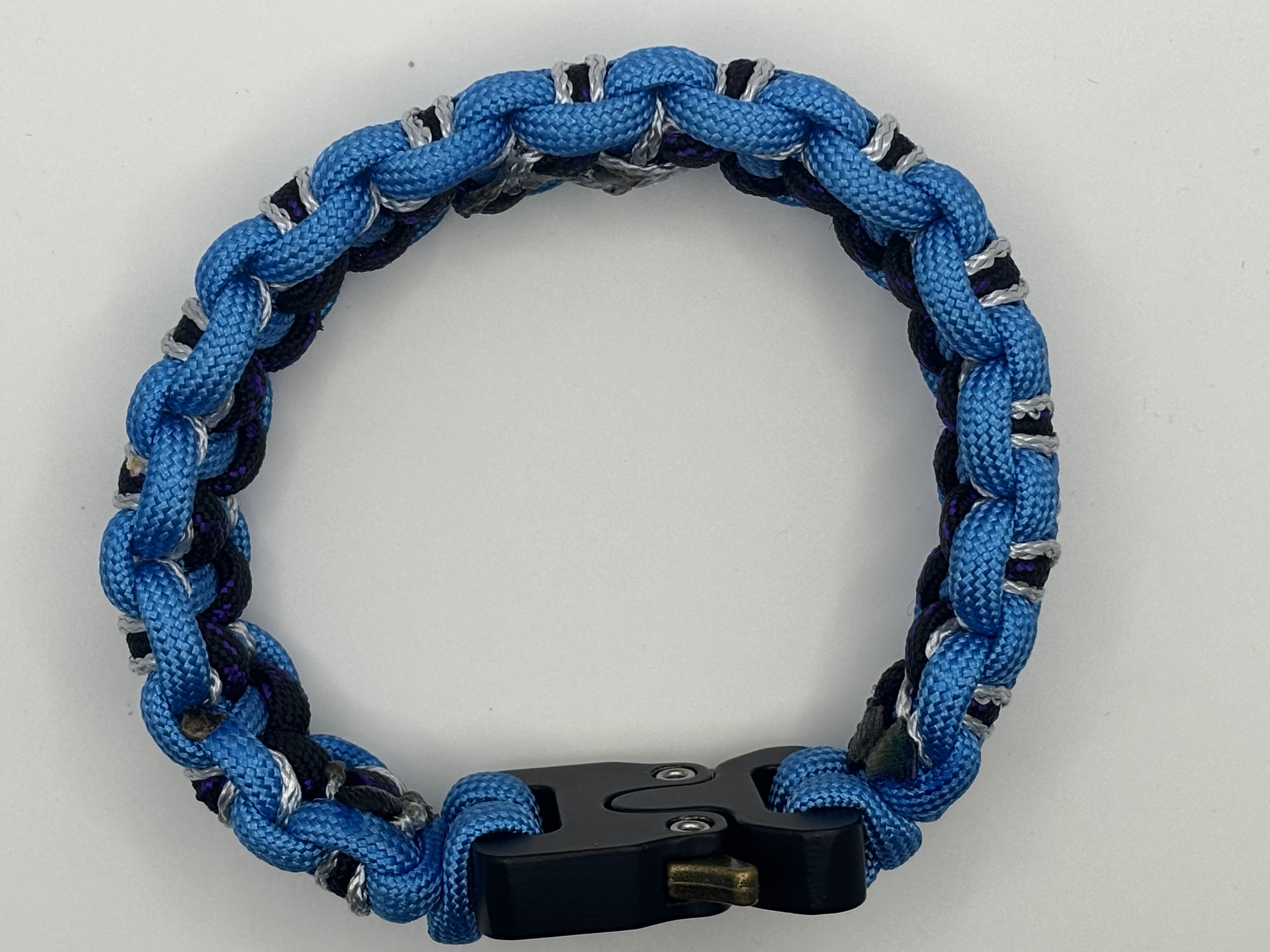 Handmade Stitched Solomon Dragon Paracord Bracelet – Blue & Black image 1