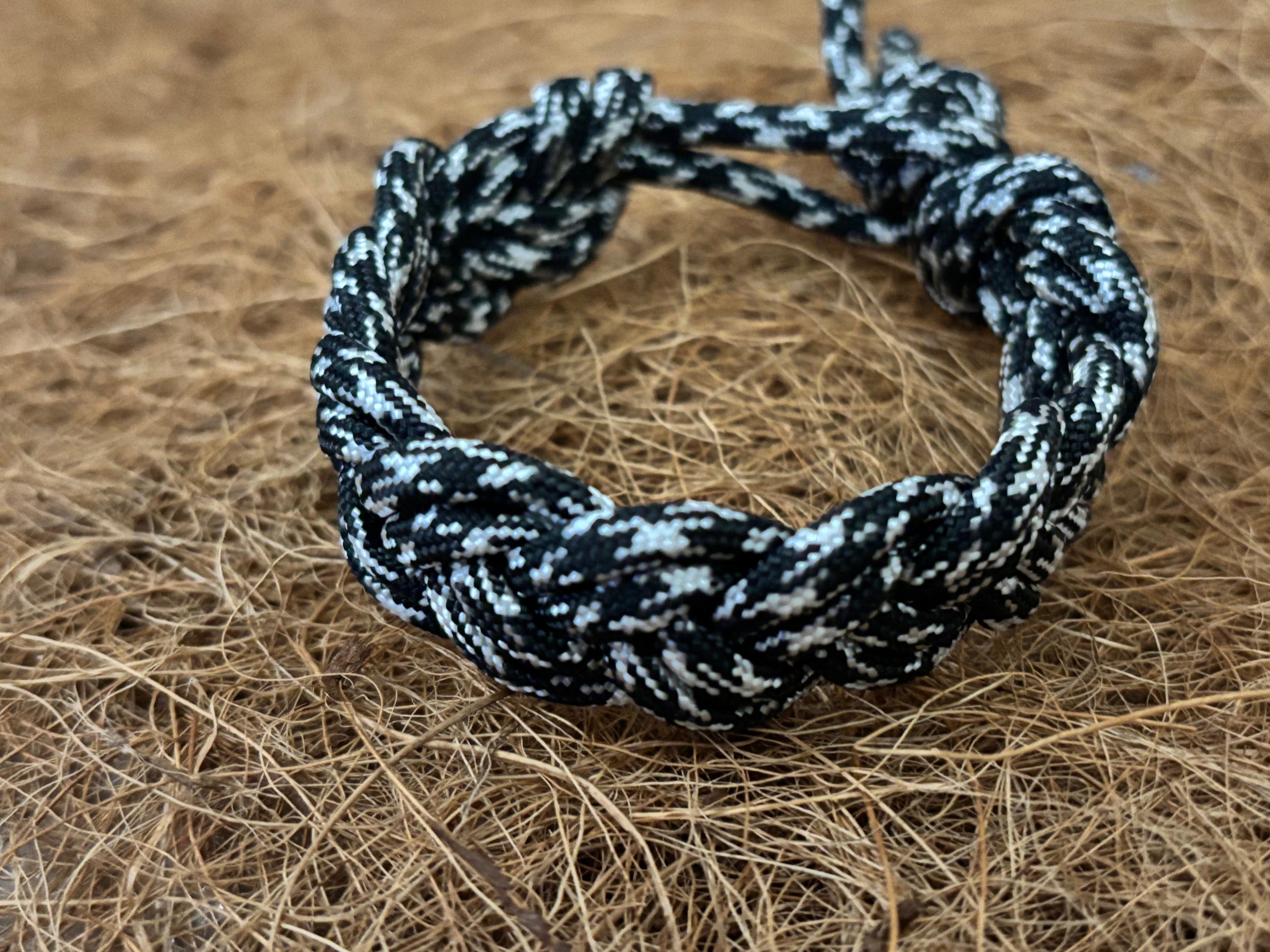 Handmade Light Double Braided Paracord Bracelet (Blk/Wht) image 5